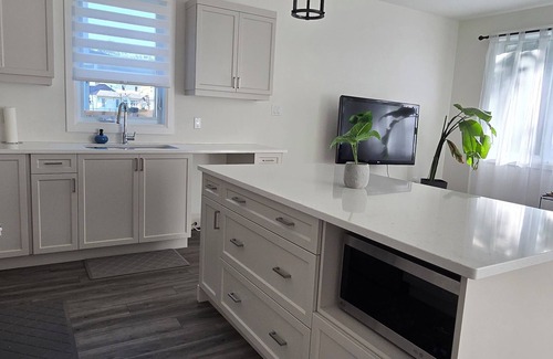 Port Stanley House | Relaxing Home Kokomo Beach Area, Sleeps 12, Pet-Friendly, Near Beach & Downtown