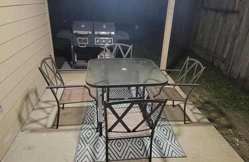 Barker House | Relaxing, Kicking & Homeing It - King bed - Spacious 4BR/5BED - 290/1960