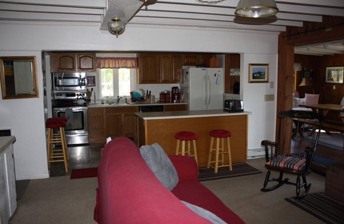 Winchendon House | Relaxing lake front, big deck, sandy beach