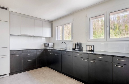Center Apartment | Relaxing Leimbach 2BR w/Storage & Shared Garden, nr Train, by Blueground
