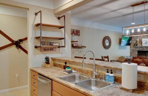 Lincoln Apartment | Relaxing Lincoln Condo with Fireplace and Shuttle