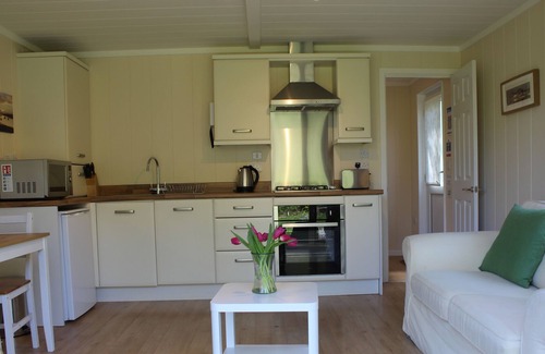 Funtington Cabin | Relaxing Lodge, Sleeping 3 & Surrounded by Tranquil Gardens - Nearby Goodwood
