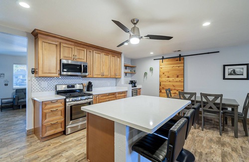 Casa Mesa II House | Relaxing Mesa 4BR Home with 2 En Suite Bedrooms, Pool/BBQ