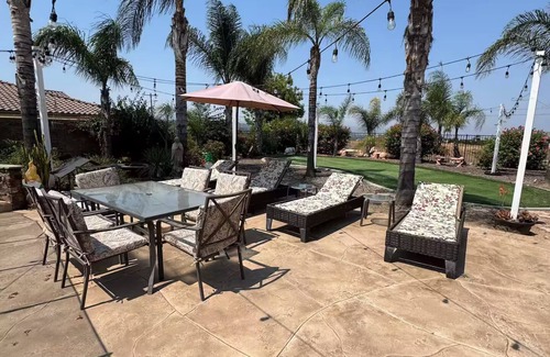 Alessandro Heights Apartment | Relaxing Poolside Getaway Guest House