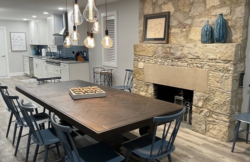 Clear Lake House | Relaxing Renovated Lakeside Retreat