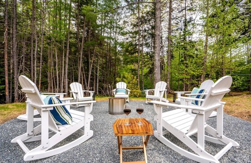 Southwest Harbor House | Relaxing Retreats- Hot Tub- fireplace-a/c-W/D