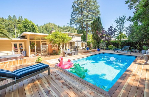 Guerneville House | Relaxing retreat in the redwoods-not recommended for partiers.
