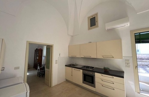Spongano House | Relaxing space with hidden private garden and pool in the core of Salento