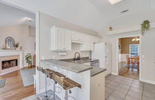 Savannah House | Relaxing & spacious 4BR home, fire pit & private fenced in backyard