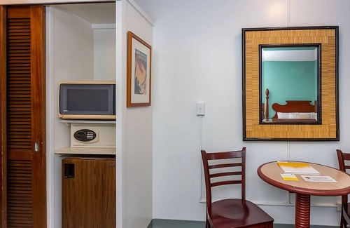 Ala Moana House | Relaxing Stay! 4 Convenient Units, Onsite Pool, Pet-Friendly Property