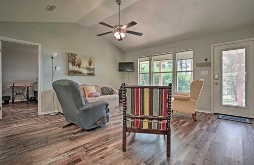 Jefferson House | Relaxing Texas Getaway, 1 Mile to Boat Ramp!