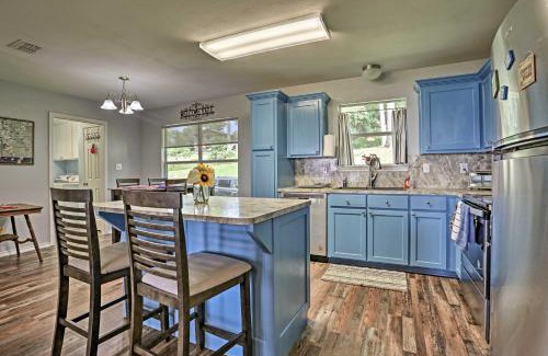 Jefferson House | Relaxing Texas Getaway, 1 Mile to Boat Ramp!