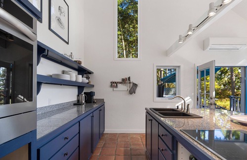 Friday Harbor House | Relaxing two-bedroom, hot tub, pet friendly (HH)