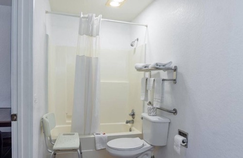 San Antonio Hotel | Relaxing Unit Near SeaWorld and Six Flags + Free Parking