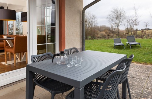 Ediger House | Relaxing Villa with Garden