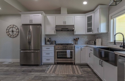 Graton House | Relaxing Vineyard View, Rooftop Deck & Game Room