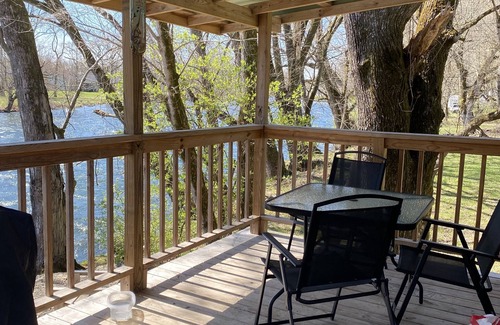 Elizabethton Cabin | Relaxing waterfront studio on the Watuaga river!