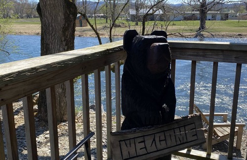 Elizabethton Cabin | Relaxing waterfront studio on the Watuaga river!