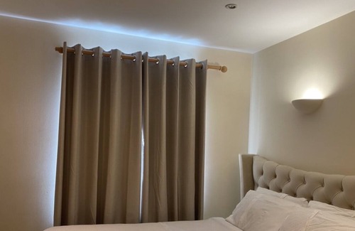 Cheltenham Apartment | Remarkable 2-Bed Apartment in Cheltenham
