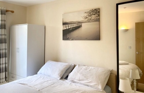 Cheltenham Apartment | Remarkable 2-Bed Apartment in Cheltenham