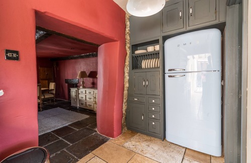 Caerleon Cottage | Remarkable 4-Bed Cottage in Cearleon