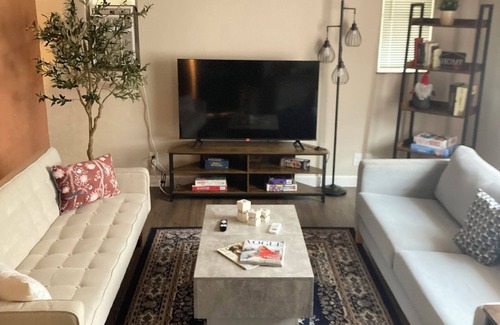 Clifton Apartment | Remodeled 2-bedroom apartment in Clifton WiFi, AC near UC and Hospitals