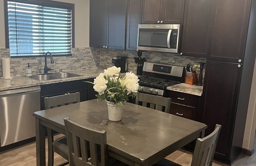 Downtown Los Angeles House | Remodeled 2 bedroom duplex centrally located!