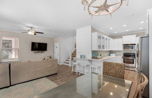 Villages of Crystal Beach House | ⭐Remodeled~2 Living Rooms~2 Masters~Lagoon Pool~4BR Shell Yeah