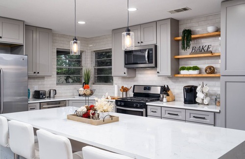 Shearer Hills - Ridgeview House | Remodeled 5BR Home In the Perfect Central Location!