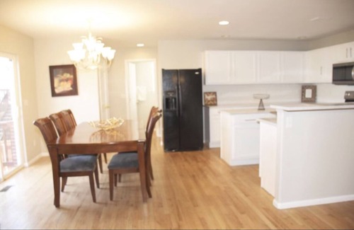 Aurora House | Remodeled Comfy Home w/large yard!