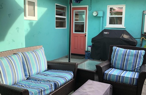 Pierpont Bay House | REMODELED COTTAGE -BEST BACKYARD AREA IN PIERPONT!