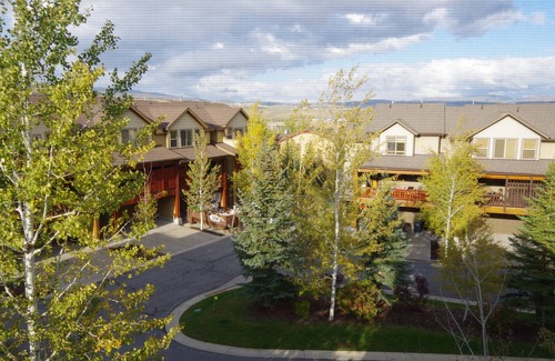 Bear Hollow Village House | Remodeled Cozy 4 BR, 3.5 BA + Den
