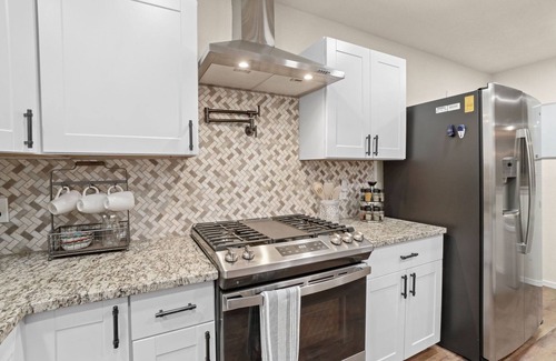 Las Cruces House | Remodeled home w/pool and centrally located!