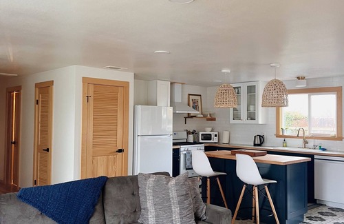Pacific House | Remodeled Mid-Century Charm, Close To Arcata Plaza