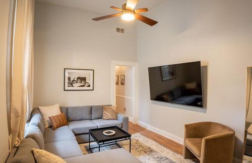 Phoenix Hill House | Remodeled Modern Home - private backyard & games!