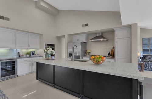 La Quinta House | Remodeled & Modern w/Private Pool/Spa & Lake Views LQ122 LIC#105349