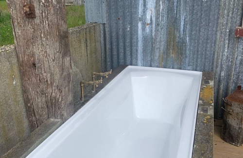Southland Cabin | Remodeled Rural farm hut in Central Southland - 40 mins from Invercargill