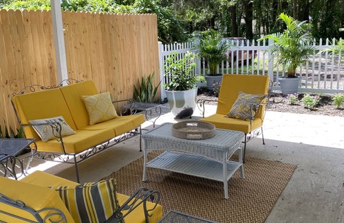 Pleasant Street House | Remodeled Vintage Private Home. <5 min to UF and Downtown