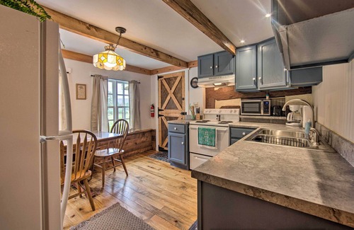 Allenwood Apartment | Remote 1901 Studio Cabin w/Loft - Pets Allowed!