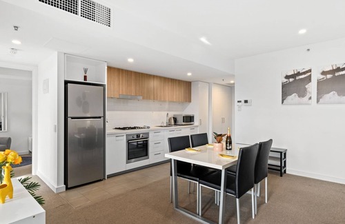 Adelaide Central Business District Apartment | Ren - Urban Charm Residence