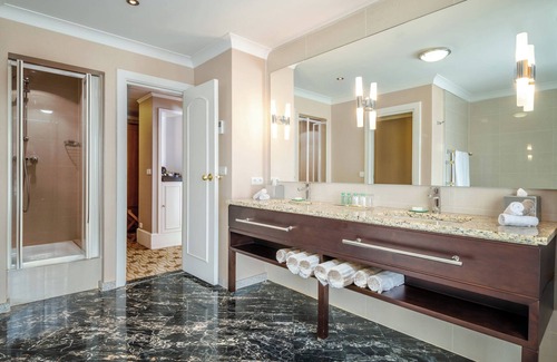 Upper Town Hotel | Renaissance Brussels Hotel