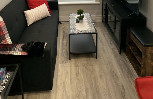 Shaughnessy Village Apartment | RENOV! COZY 4 1/2 DT MTL W/Patio