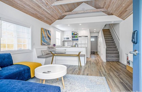 Amazon House | Renovated, 1 block to Matthew Knight Arena and 3 blocks to Hayward Field
