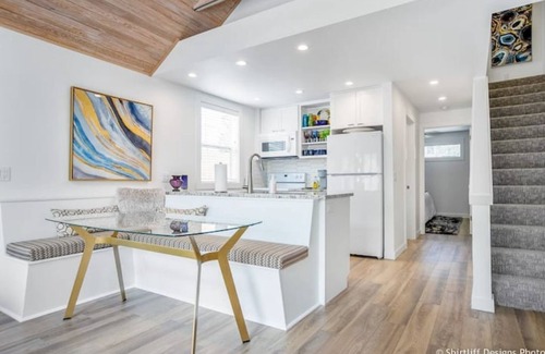 Amazon House | Renovated, 1 block to Matthew Knight Arena and 3 blocks to Hayward Field