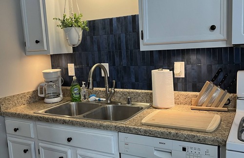Shelby Park House | Renovated 100-Year-Old Shotgun Home- Modern Comfort Meets Local Character!