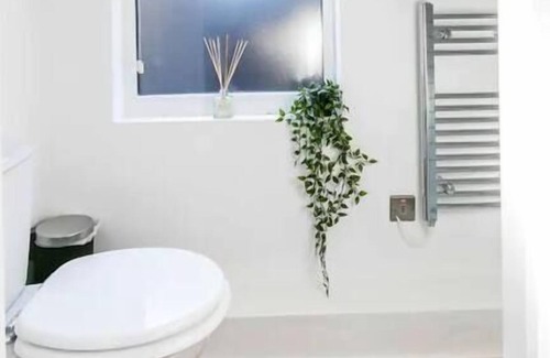 Histon Condo | Renovated 19th Century Barn with Free Parking