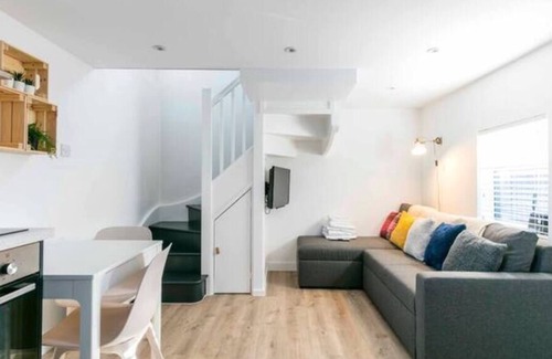 Histon Condo | Renovated 19th Century Barn with Free Parking