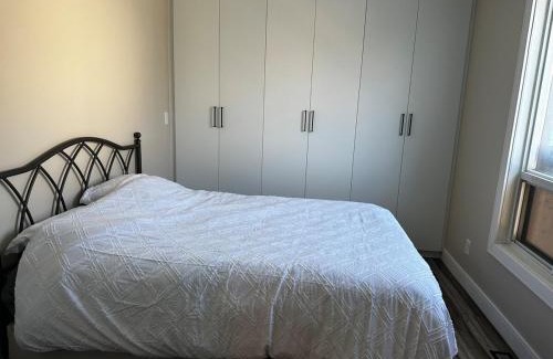 Gibson Apartment | Renovated 2 bdrm apartment in central Hamilton