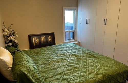Gibson Apartment | Renovated 2 bdrm apartment in central Hamilton