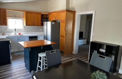 Gibson Apartment | Renovated 2 bdrm apartment in central Hamilton